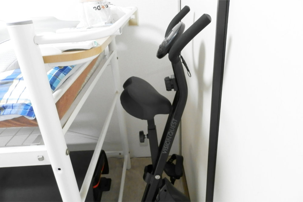 エアロバイクを収納した状態